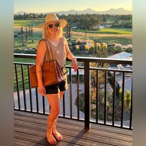 Meet your Posher, Britt